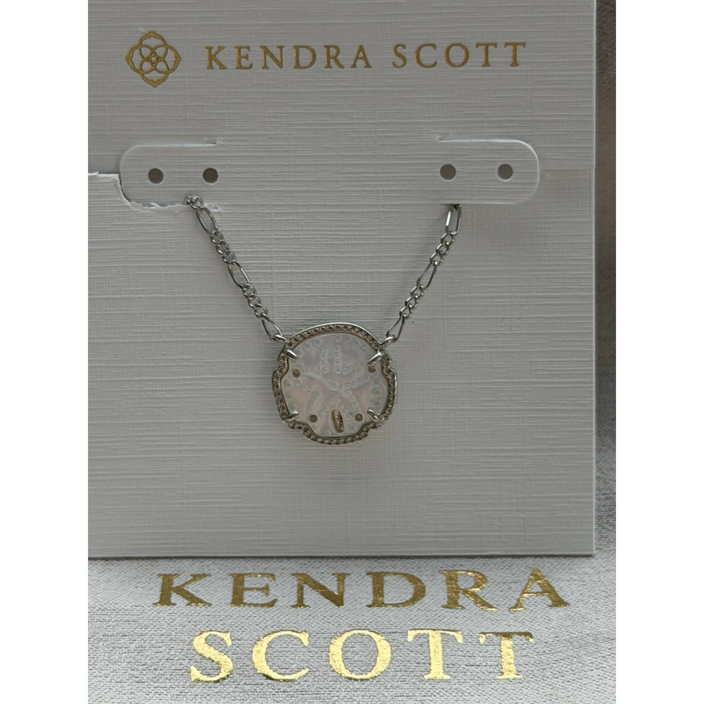 Kendra Scott necklace